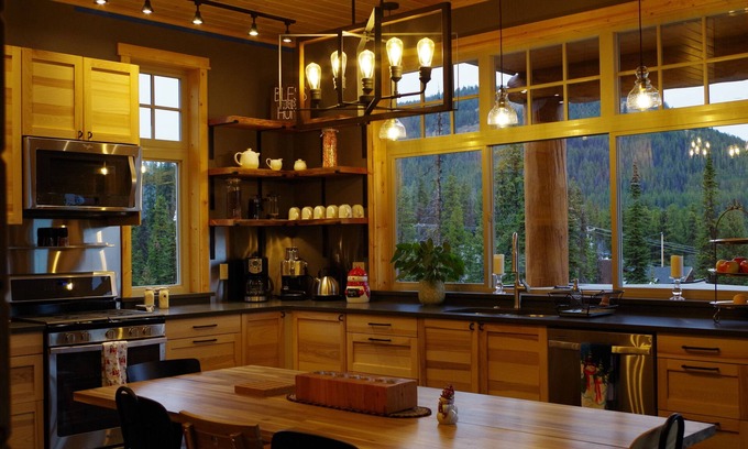 Okanagan-Similkameen Ski Chalet | Beautiful Ski-in/Ski-out Chalet on Grandfathers Trail with Sweeping View