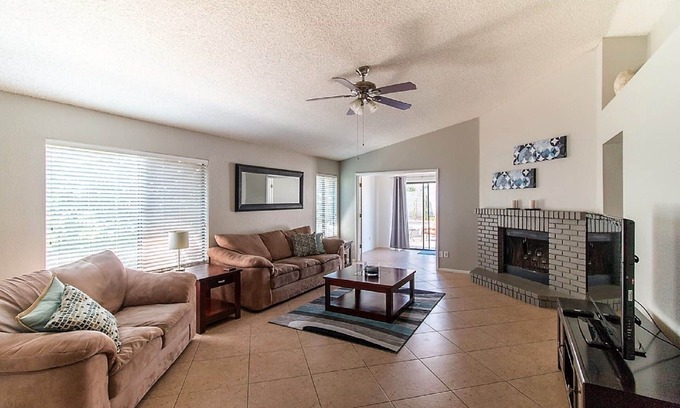 South Scottsdale House | Beautiful South Scottsdale home in quiet neighborhood with open space & patio