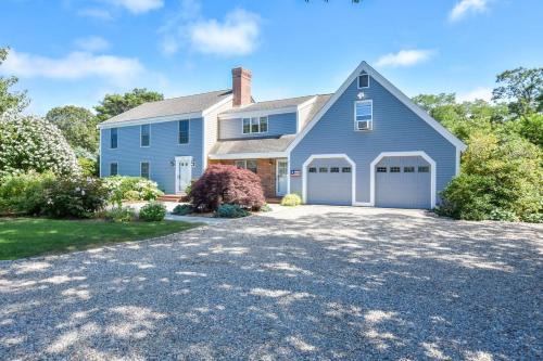 Eastham House | Beautiful Spacious Family Retreat w Pool