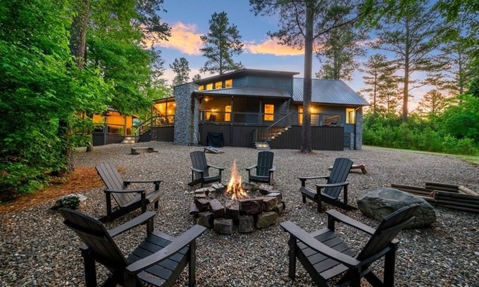 Broken Bow Cabin | Beautiful, Spacious Lodge, Creek, Hot Tub, Firepit, Games