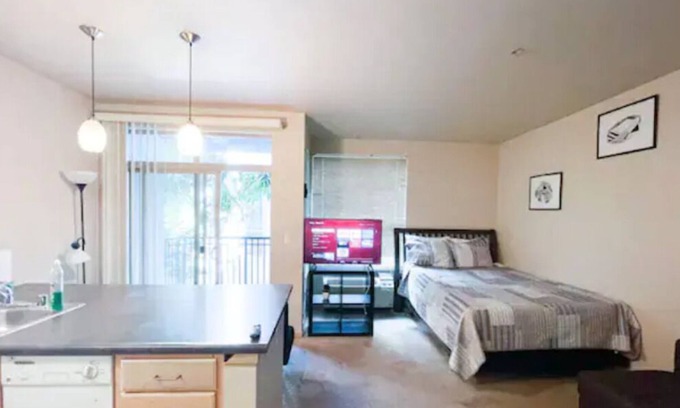 Pacific Terrace Apartment | Beautiful Studio, Nice Balcony, Downtown San Diego