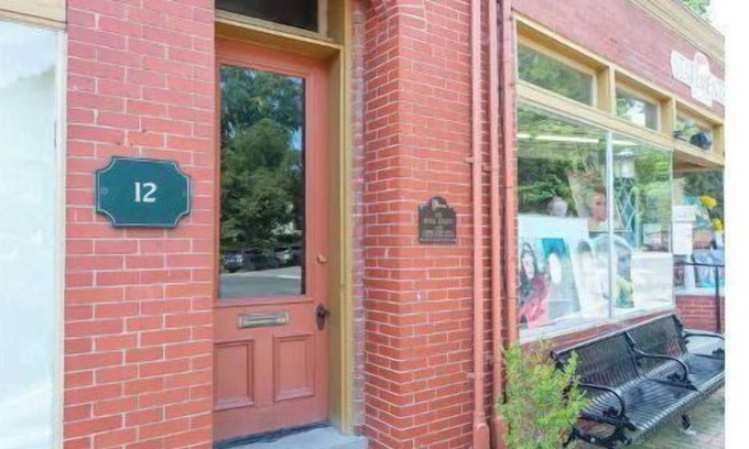 Glendale Apartment | Beautiful Suite 1/1 Historical Glendale. Wi-Fi