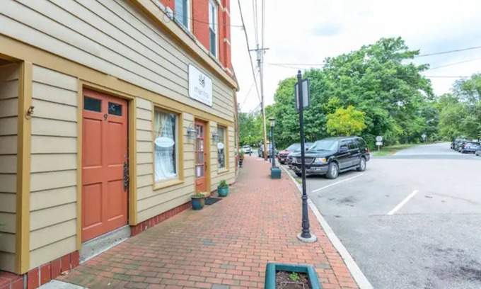 Glendale Apartment | Beautiful Suite The Protector- King bed- Sleeps 4