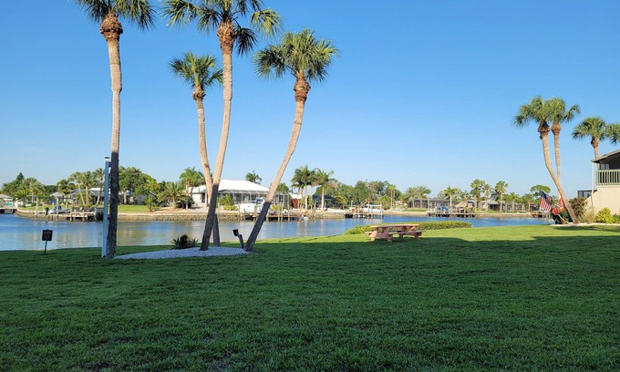 Apollo Beach Condo | Beautiful Sunsets! One level living w/some handicap grabrails