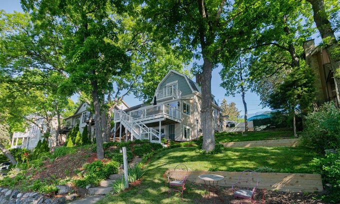 Point Comfort Okauchee House | Beautiful THREE bedroom, 2.5 bath Lake Home!!