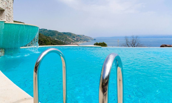 Taormina Apartment | Beautiful View, Pool ,two steps from city center !