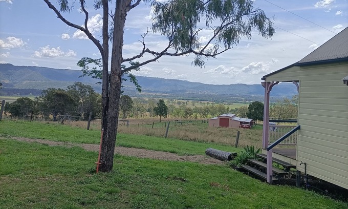 Moorang Cottage | Beautiful views in a country farm setting