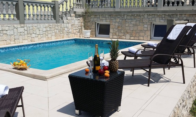 Pula House | Beautiful villa/app * with swimming pool, 900 m from the sea, WiFi, barbecue