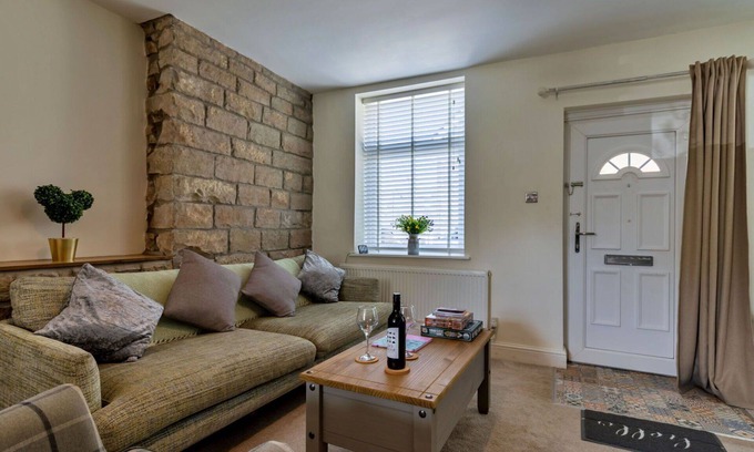 New Mills House | Beautiful villa for 2 people with WIFI and pets allowed