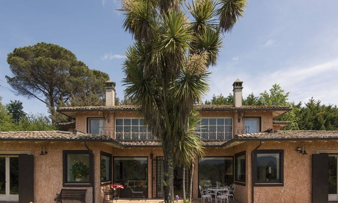 Genazzano Villa | Beautiful villa for 14 people with hot tub, WIFI, A/C, pool, TV and pets allowed