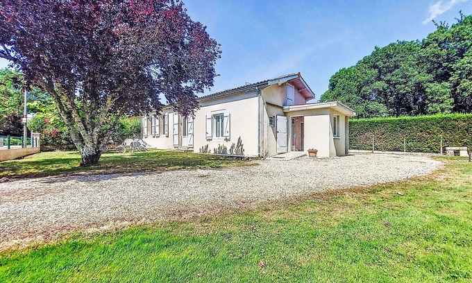 Saint-Christoly-Medoc House | Beautiful villa for 5 people with WIFI, TV, terrace and pets allowed