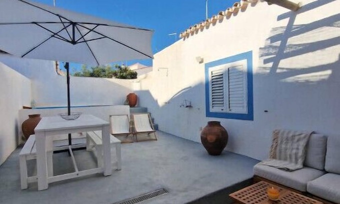 Mourao Villa | Beautiful Villa w/Pool & Patio 5m from the Beach