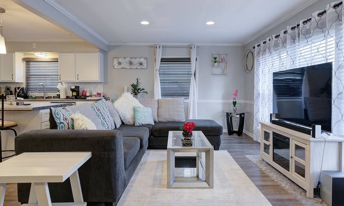 Milwaukee House | Beautiful Wauwatosa Brick Ranch Located in the Center of Milwaukee