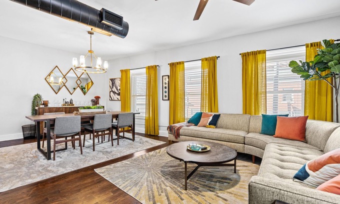 Westport Apartment | Beautifully Remodeled 3 bed + Walkable to Westport + Private Courtyard!