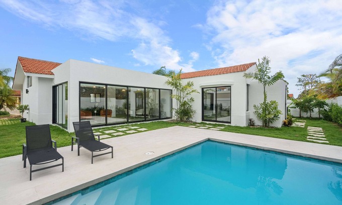 Sabanera Dorado House | Beautifully remodeled and spacious home available for rent