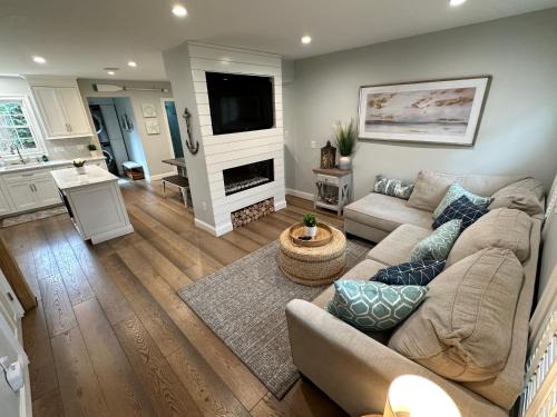 Yachting Village House | Beautifully Renovated 2 Bed 2 Bath Private Home