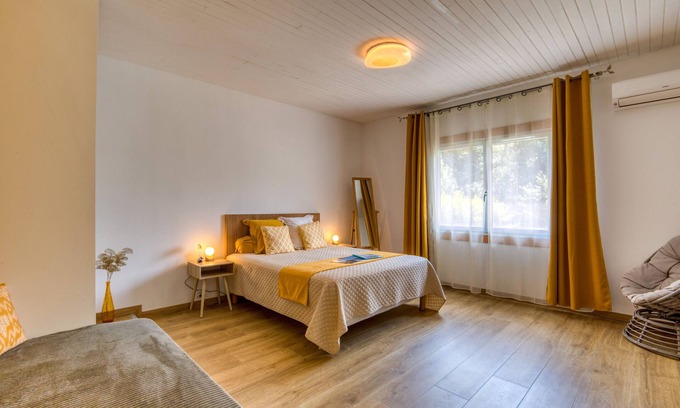 La Salvetat-sur-Agout House | Bed and breakfast 'Les Tables Aux Vaches Raviège' with Shared Terrace, Wi-Fi and Air Conditioning