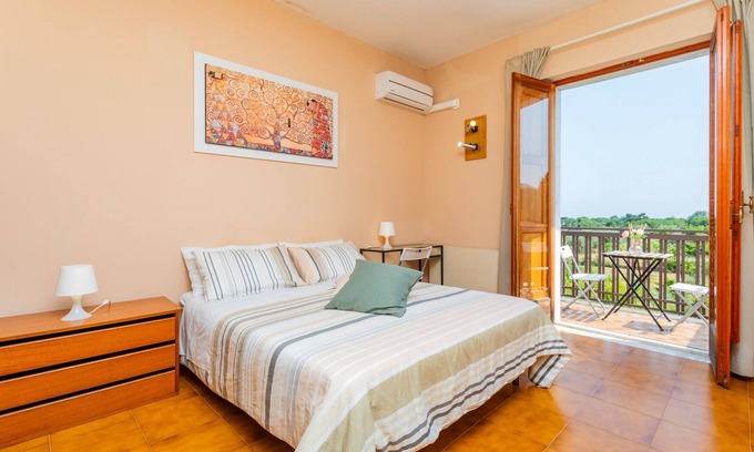 Aci Sant'Antonio House | Bed and Breakfast 'Carolea - Frantoio' with Shared Pool, Wi-Fi and Air Conditioning