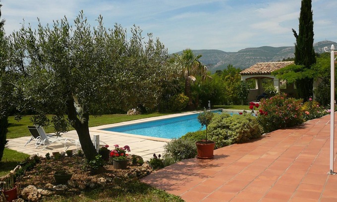 Roquevaire Bed & Breakfast | Bed and Breakfast in a 19th century Bastide in a large wooded park with swimming pool - sleeps 4