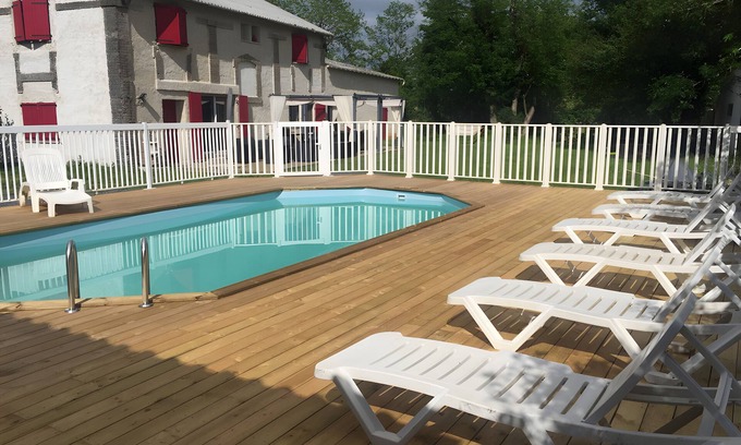 Le Fraysse Bed & Breakfast | Bed and Breakfast 'Toulouse Lautrec' with Shared Pool, Shared Garden and Wi-Fi