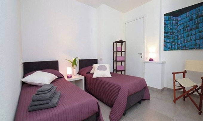 Palazzolo dello Stella Bed & Breakfast | Bed and Breakfast Loggia degli Artisti 'Spacious Room' with Pool, Wi-Fi and Air Conditioning