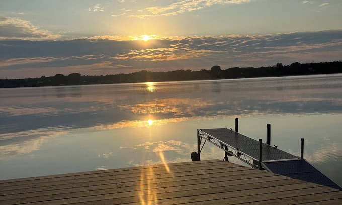 Alburg Bed & Breakfast | Bed & Breakfast on Lake ChamplainnTwo private rooms in a lake front retreat!