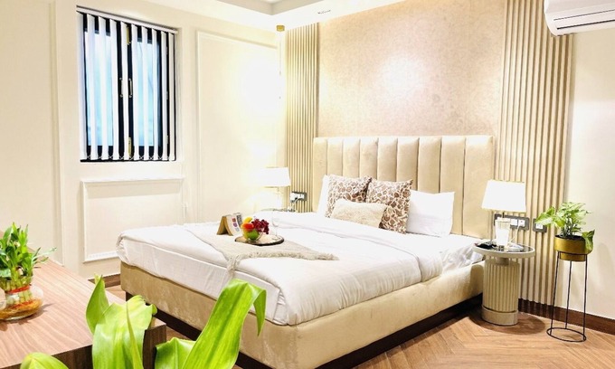 Malviya Nagar Hotel | BedChambers Saket,nDeluxe
