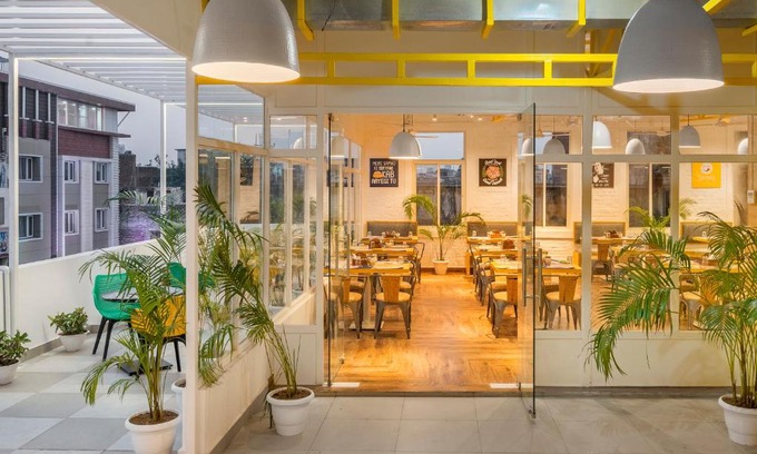 Varanasi Hotel | Bedzzz Varanasi by Leisure Hotels, 1 Km from Dashwasamedh Ghat
