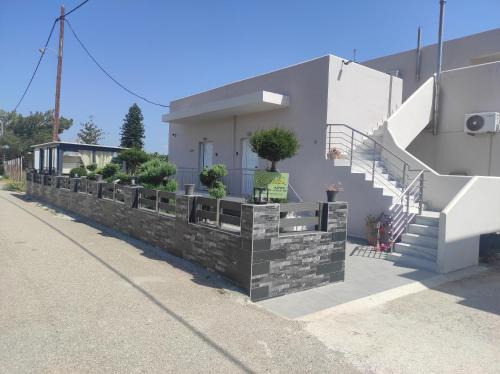 Kokinos Pirgos House | Bee life apts, Sweet house