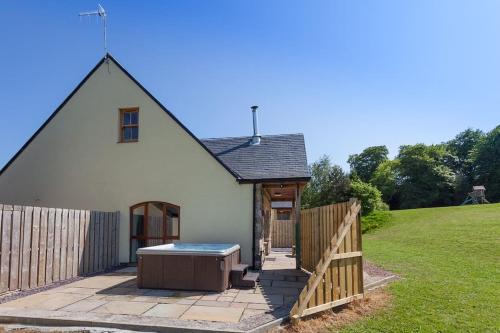 Linlithgow Apartment | Beech Cottage at Williamscraig Holiday Cottages