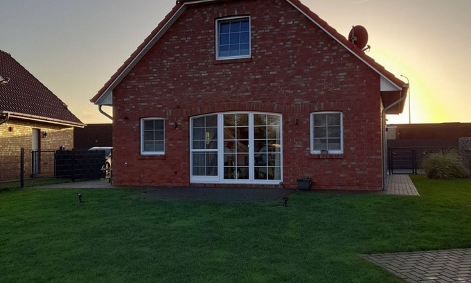 Loppersum House | Bei Ruhe - Beautiful vacation home in a fantastic waterfront location