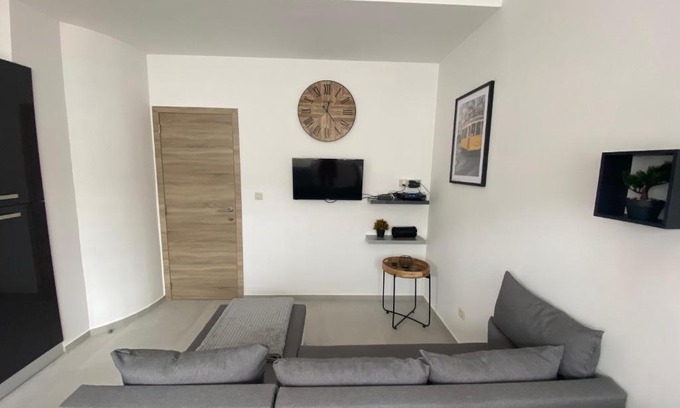 Belhez Apartment | Bel appart calme climatisé parking privé sur demande 1-C