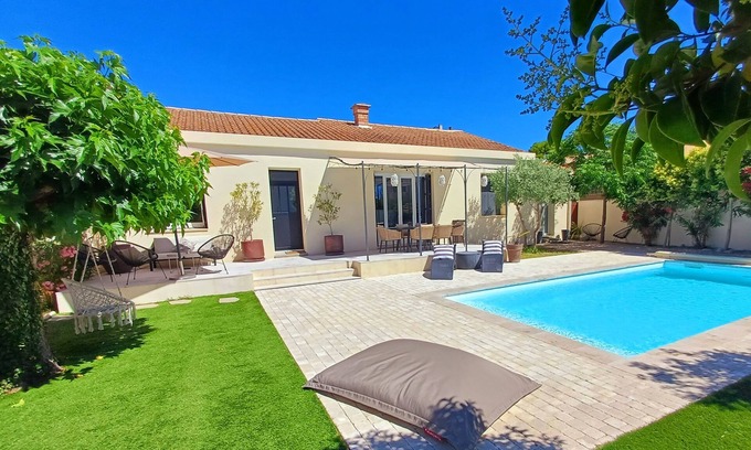Saint-Saturnin-les-Avignon Villa | Belle Villa Avec Piscine Privée Près D'avignon