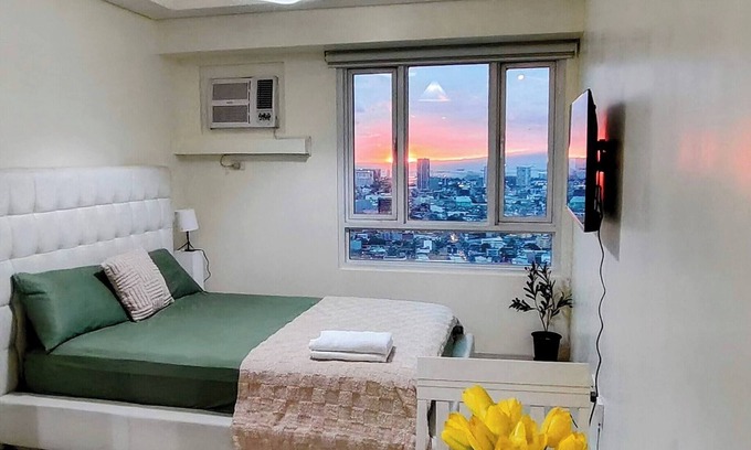 Legazpi Village Condo | Bella Suite Netflix Pool Great View