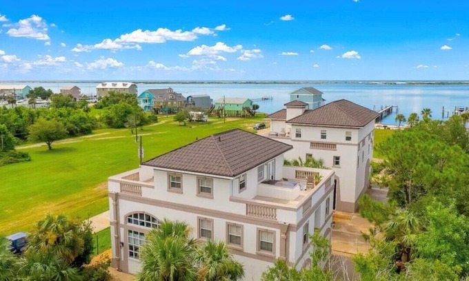 Ono Island House | Bella Villa Estate-Waterfront-Perfect for Reunions or Group Events!