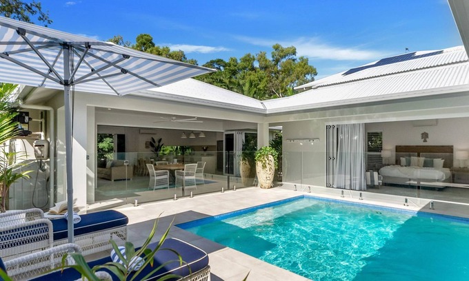 Palm Cove House | Belle Escapes Beachmont House