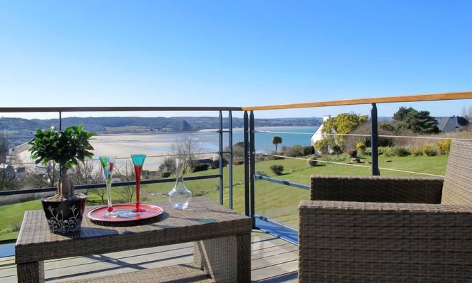 Saint-Michel-en-Greve Apartment | Belle vue sur mer by Interhome