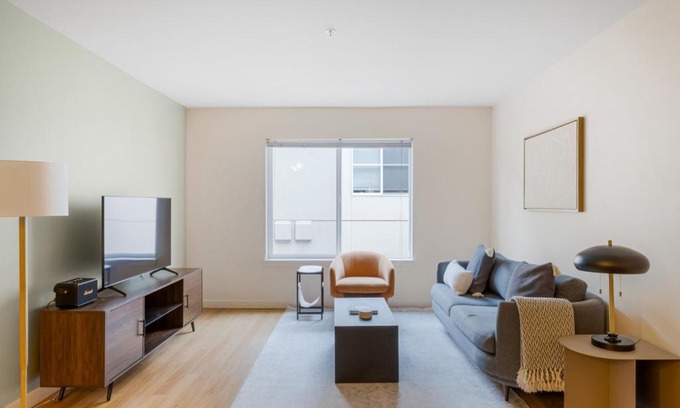 Northwest Bellevue Apartment | Bellevue 1br w gym wd nr Mall SEA-373