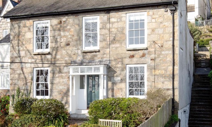 Newlyn House | Belmont