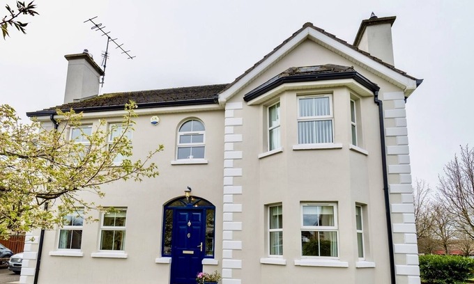 Omagh House | Beltany House - Exceptional 4 bed Holiday Home