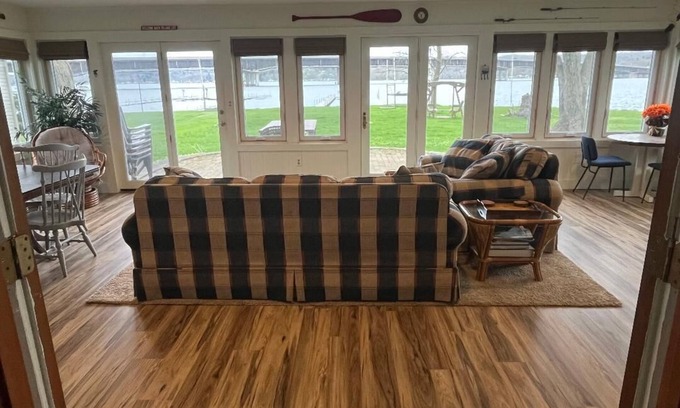 Bemus Point House | Bemus Point Lakefront cottage