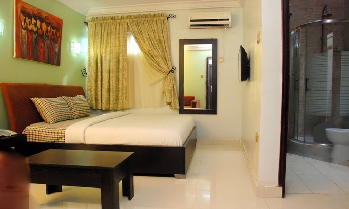 Alimosho House | BEN AUTO guest house