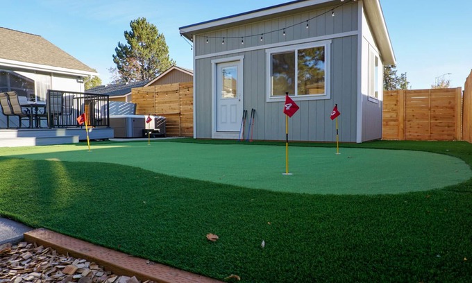 Mountain View House | Bend - Mt.Views/Hot Tub/Putting Green/Game Room