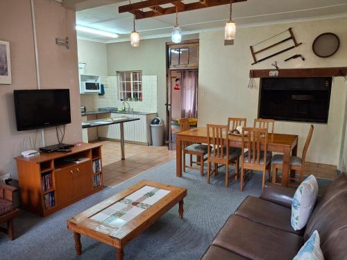 Oudtshoorn Apartment | Benmonca-Greeff Cottage