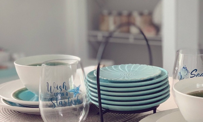 Regional District of Nanaimo Apartment | Benson View Carriage Suite with bright and beachy decor