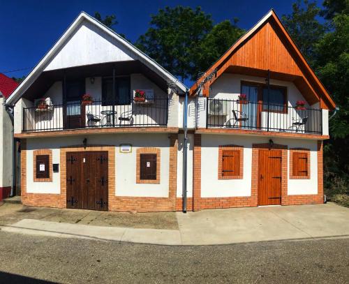 Csaszartoltes House | Berger Pince és vendégház