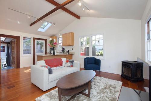 Poets Corner Apartment | Berkeley Cottage, Comfy, Stylish Good Wi-Fi