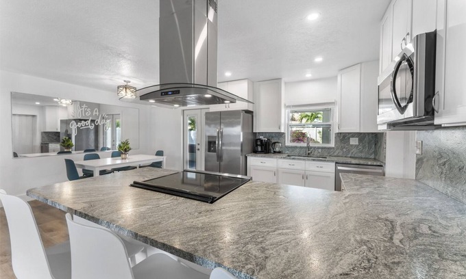 Cocoa Isles House | Bermuda Beauty Home - close to Beach & Downtown!