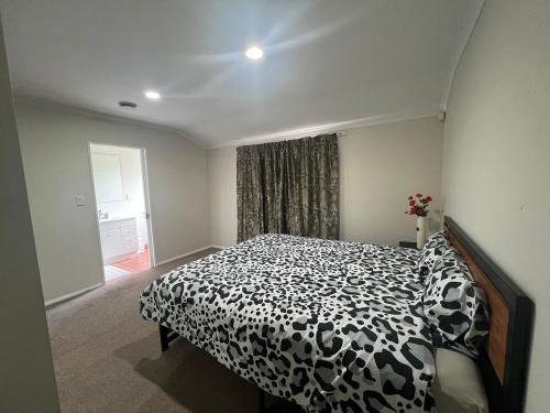 Flat Bush House | Best aboard on Chapel Road