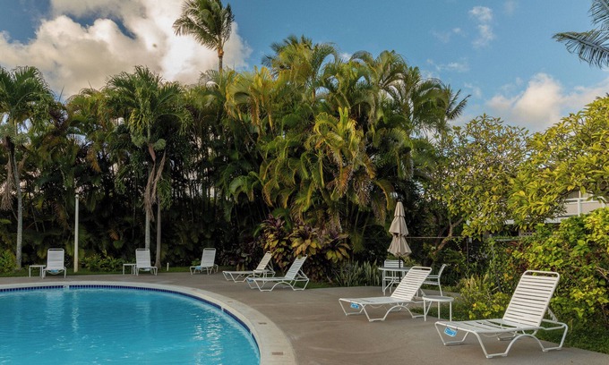 Wailua Apartment | Best Choice! Unit with Kitchen, Outdoor Pool, Free Parking Onsite!